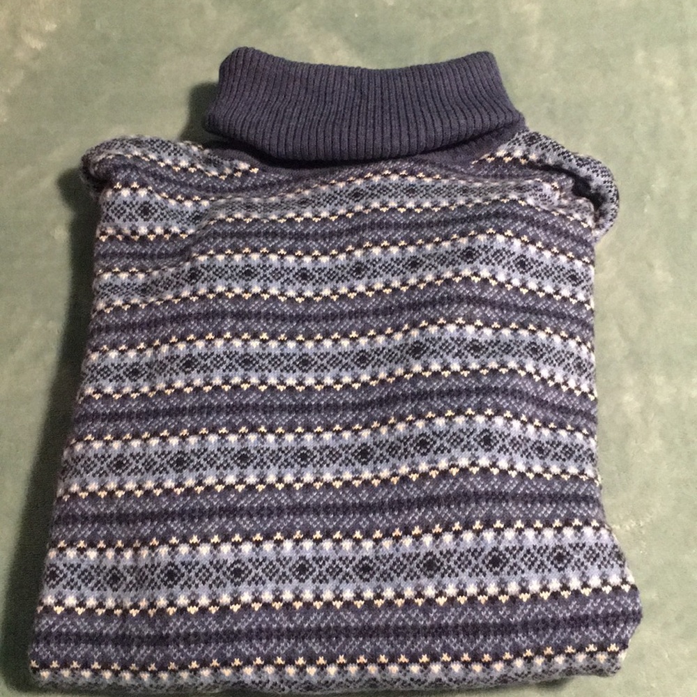 Patterned turtleneck